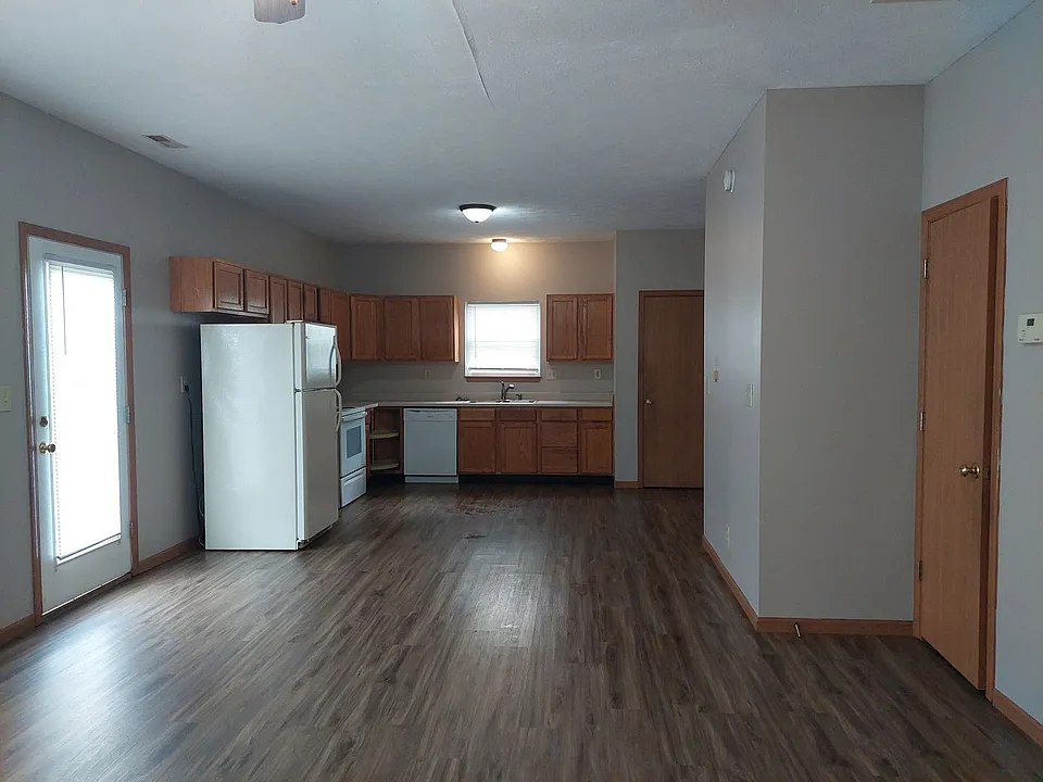 3280 Hopkins Ct