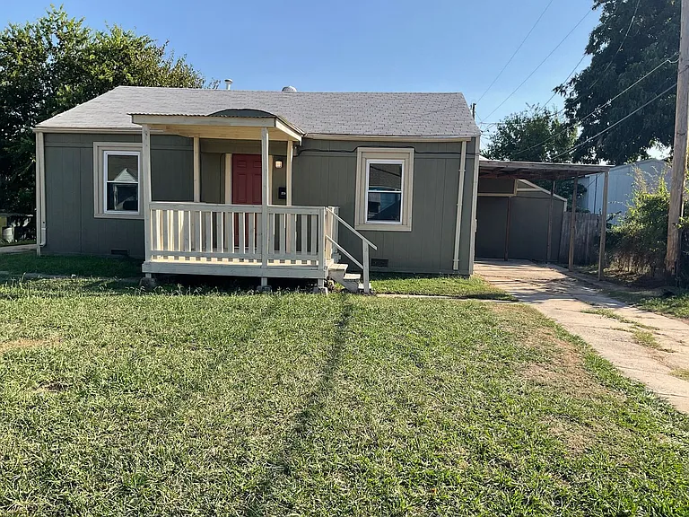 218 W Douglas Dr — Photo 3