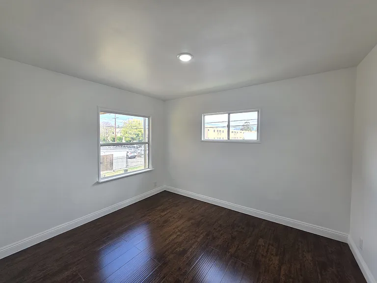 8706 Parthenia Pl #8 — Photo 15