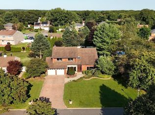 18 Fleetwood Rd, Commack, NY 11725