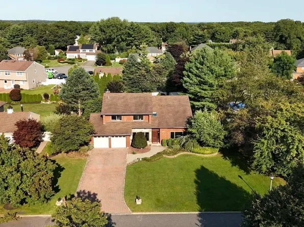 18 Fleetwood Road, Commack, NY 11725