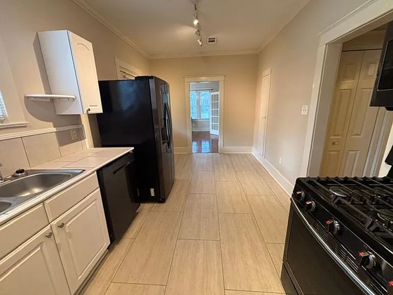 3044 Wilshire Dr — Photo 2
