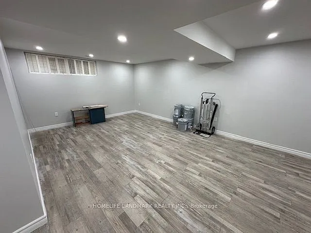 542 Wingrove Cres — Photo 7