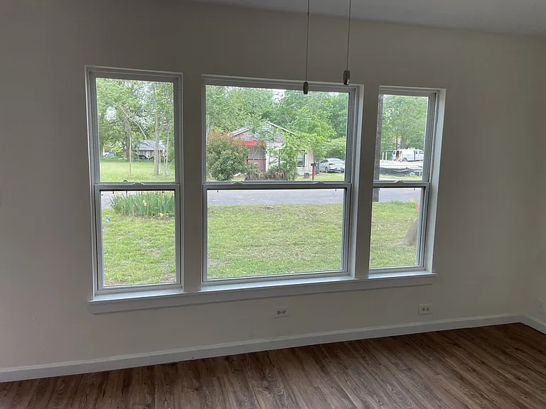 513 W Florence St — Photo 11