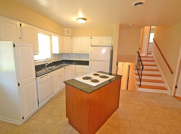 3rd image of 2932 Sunnyside Ave