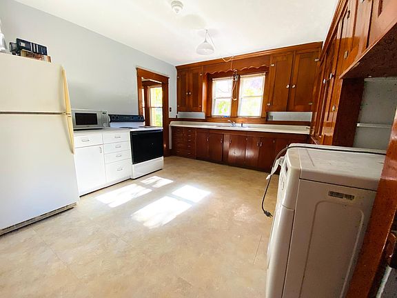 Kitchen with plenty of storage
