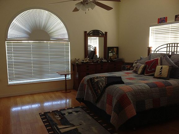 4th image of 24 Meadowlake Cir N