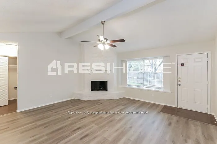 913 Pepperidge Ct — Photo 5