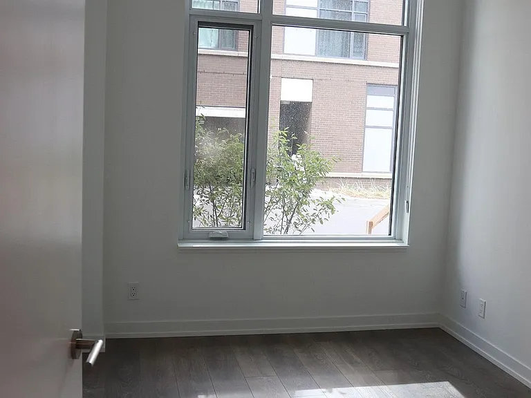 8 Beverley Glen Blvd #109 — Photo 13