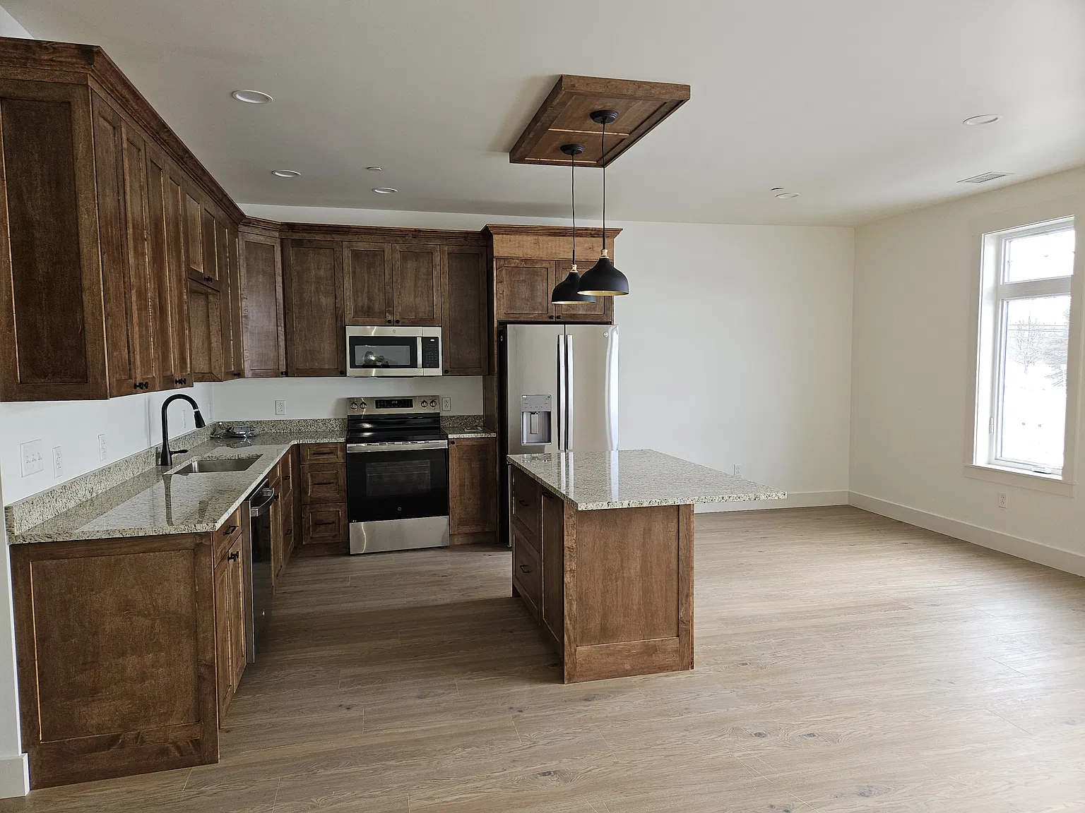 2 bed, 1100 sqft, $2,000 — Photo 2