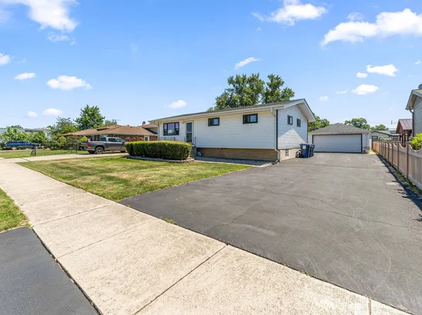 7717 W 81st St, Bridgeview, IL 60455
