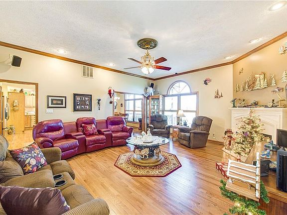 2nd image of 1609 Woodside Dr