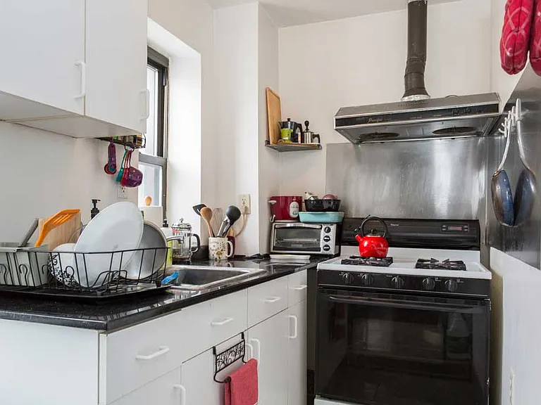 250 Grove St #3 — Photo 3