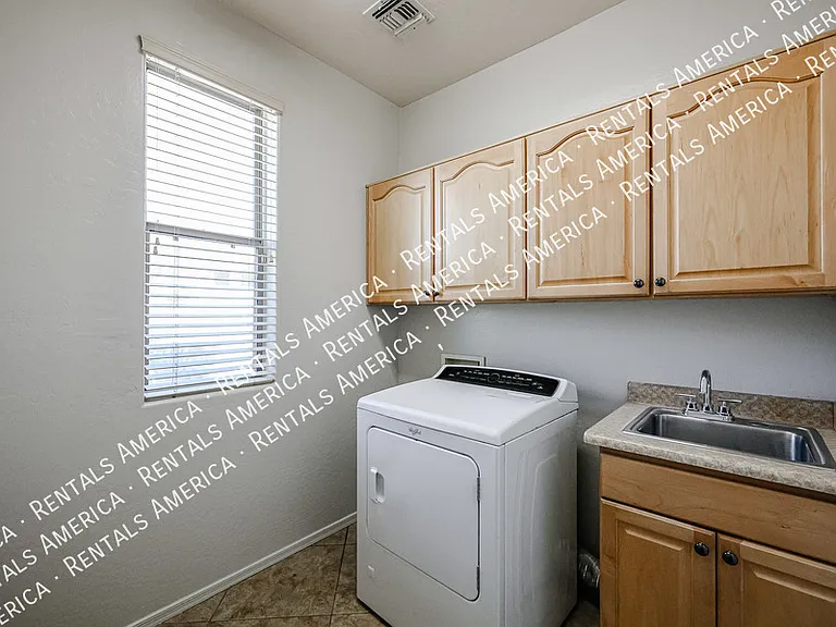 1155 E Winchester Pl — Photo 26