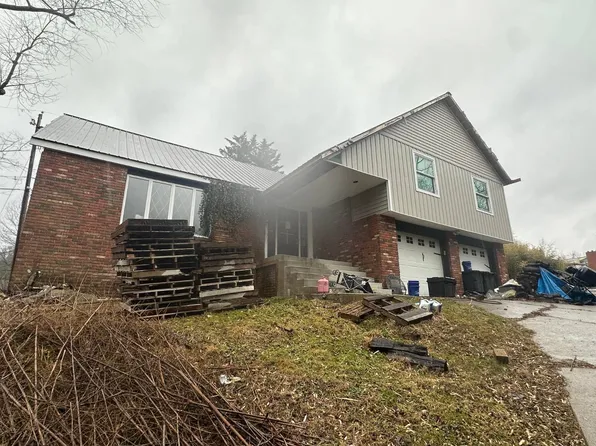 1112 Village Way, Fairmont, WV 26554