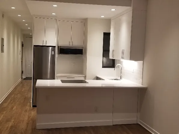 429 West 24th Street image 1 of 7