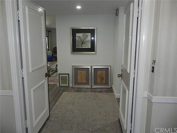 5th image of 637 Wilcox Ave APT 1F