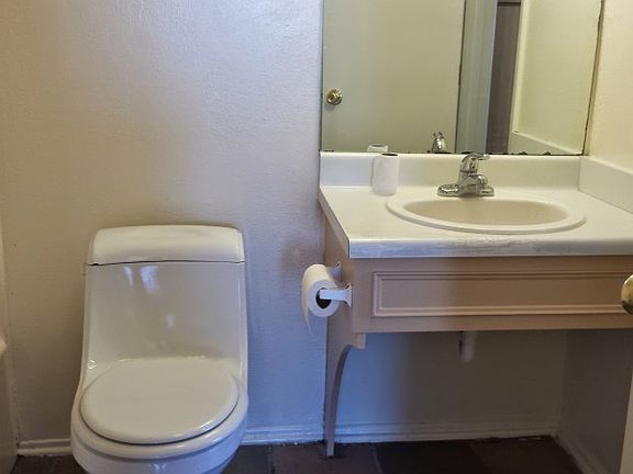 5th image of 6402 Sun Valley Dr APT 3
