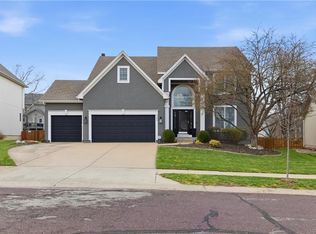 5324 W 160th St, Overland Park, KS 66085