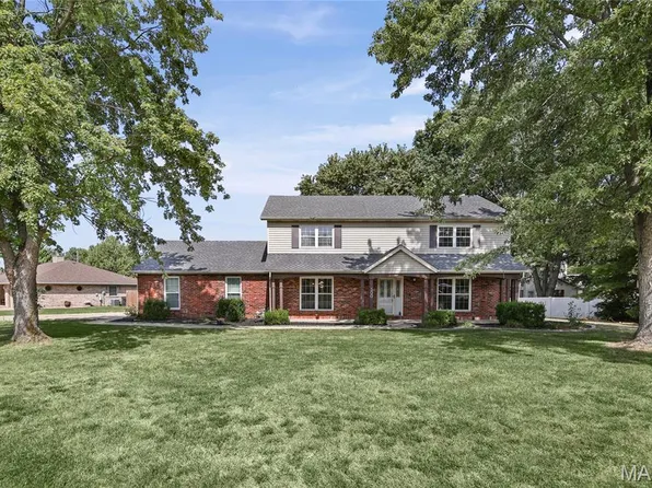 300 Saint Sabre Dr, Swansea, IL 62226