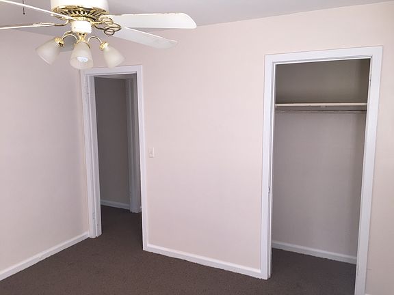 bedroom with closet