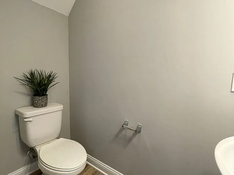 121 Bellbrook Ln — Photo 3