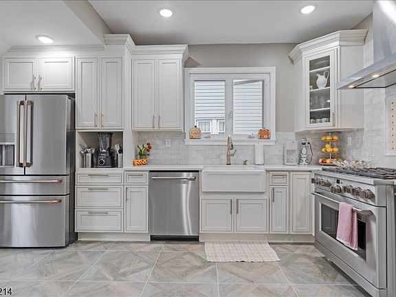 5th image of 25 Woodland Ave