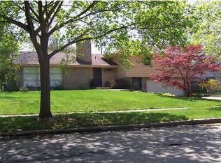 2760 Oakwood Dr SE, East Grand Rapids, MI 49506