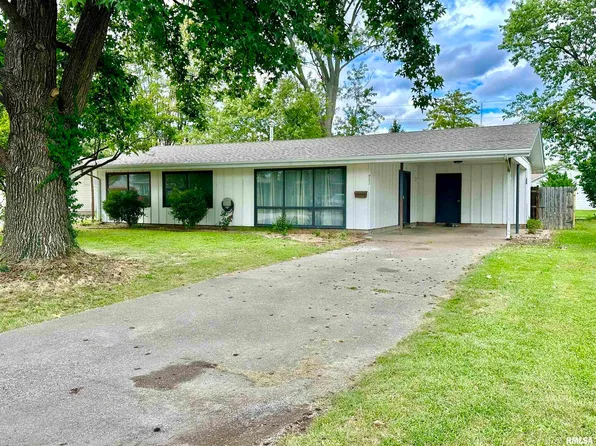 711 E 4th St, Flora, IL 62839