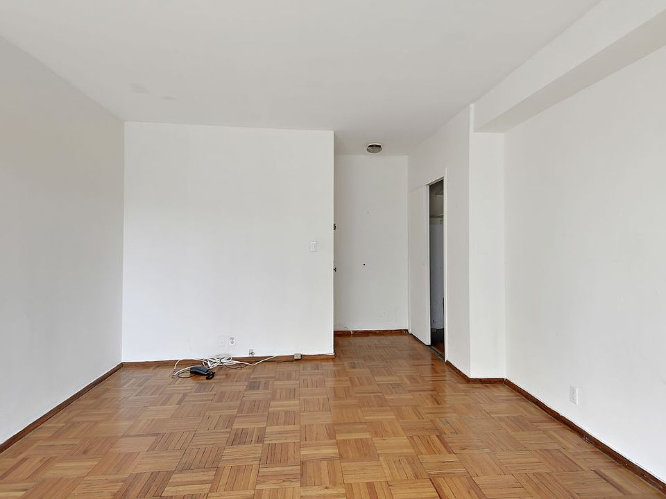 1st image of 4 Fordham Hill Oval APT 9D