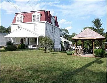 160 McGovern Blvd photo 1