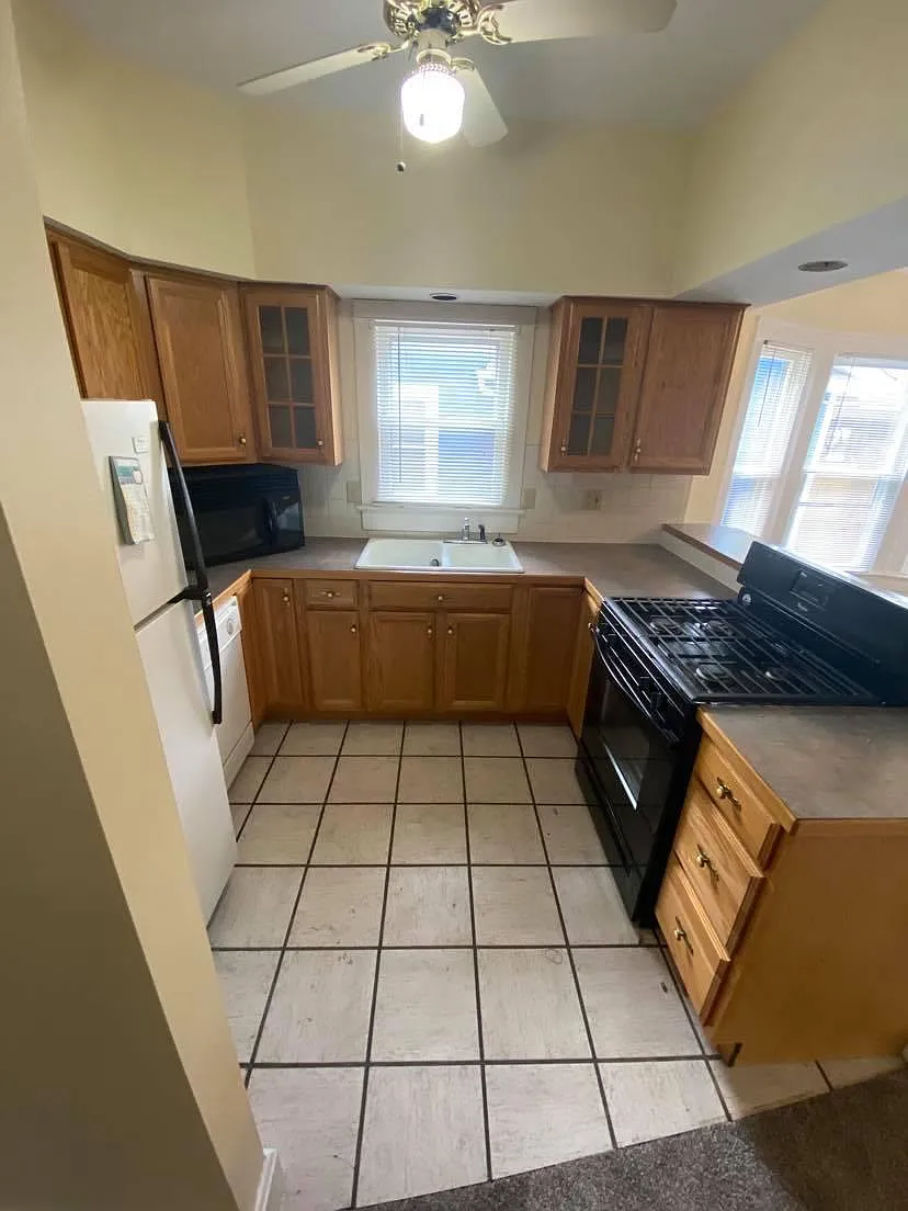 2 bed, 1100 sqft, $1,400 — Photo 4