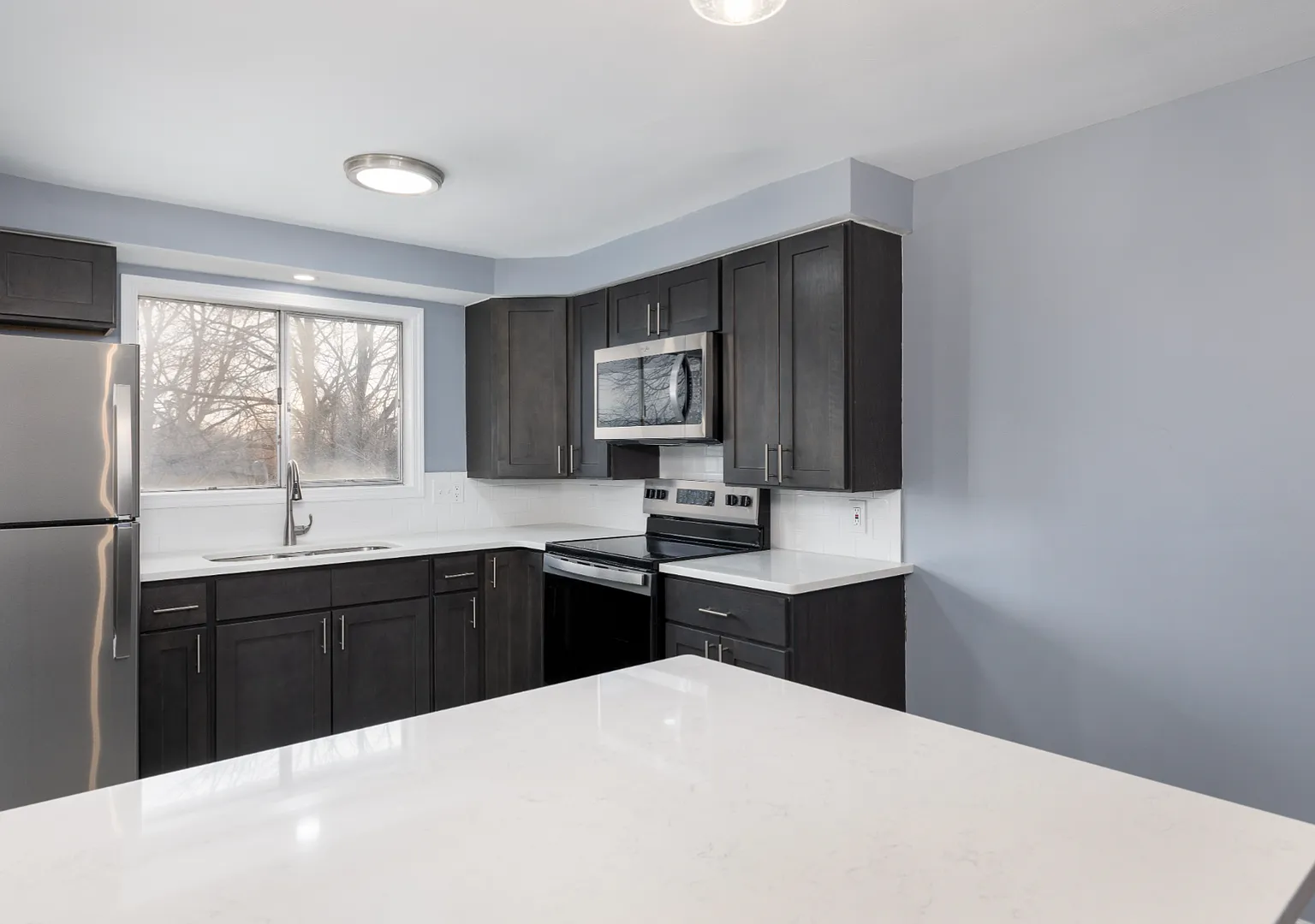 562 Kenmore — Photo 4