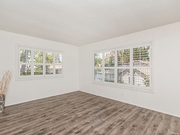 3rd image of 2655 La Paloma Cir