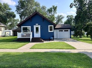 319 1st Ave S, New Rockford, ND 58356