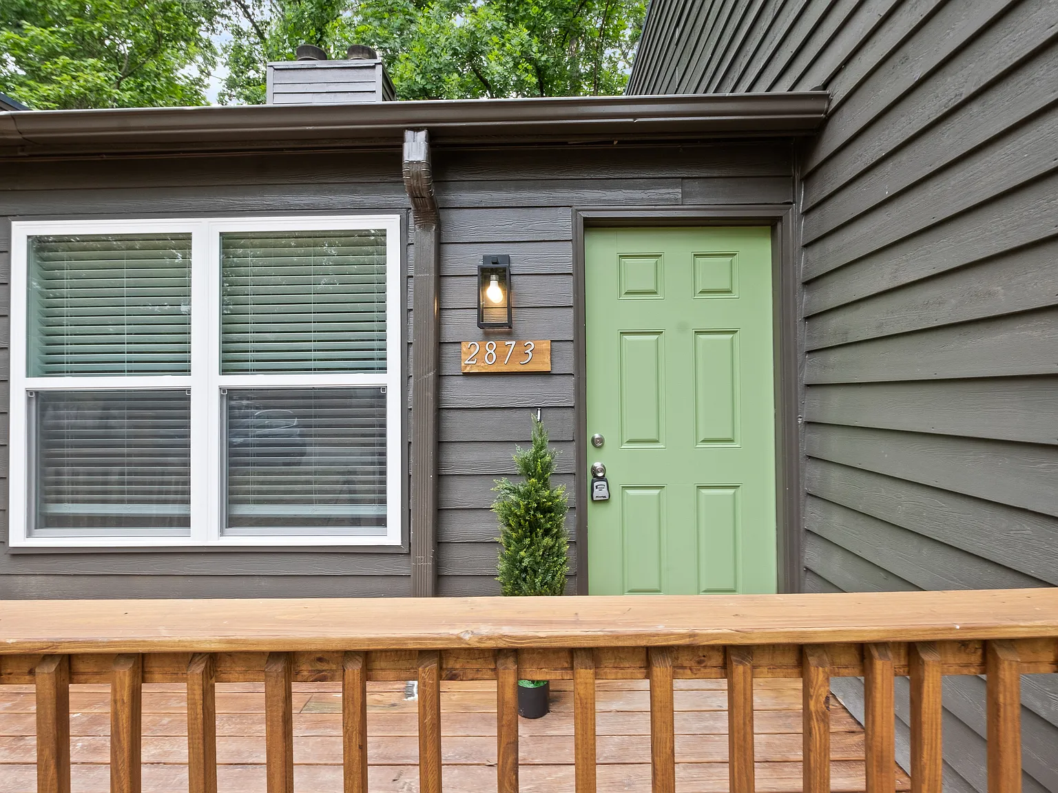 2 bed, 1020 sqft, $1,900 — Photo 2