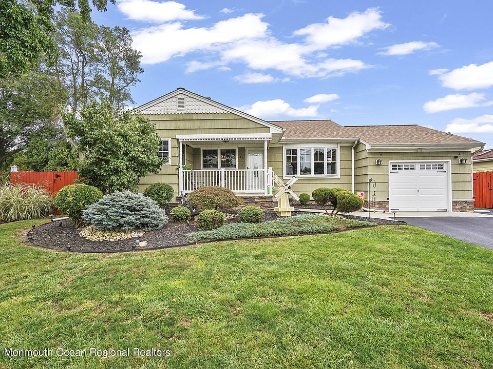 1st image of 15 Lakeland Dr