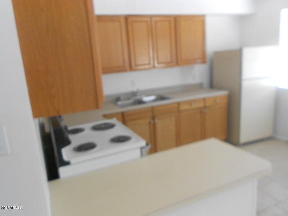 3rd image of 2727 W Belmont Ave