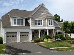 4 Spy Glass Cir, Bloomfield, CT 06002