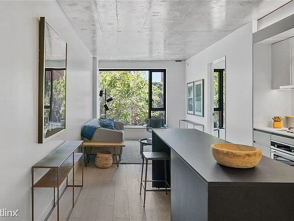 3rd image of 960 Market St #706
