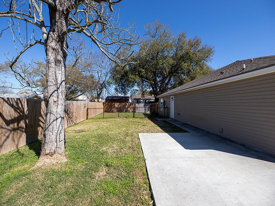 1350-1-S-STANFORD-driveway-yard_04152025