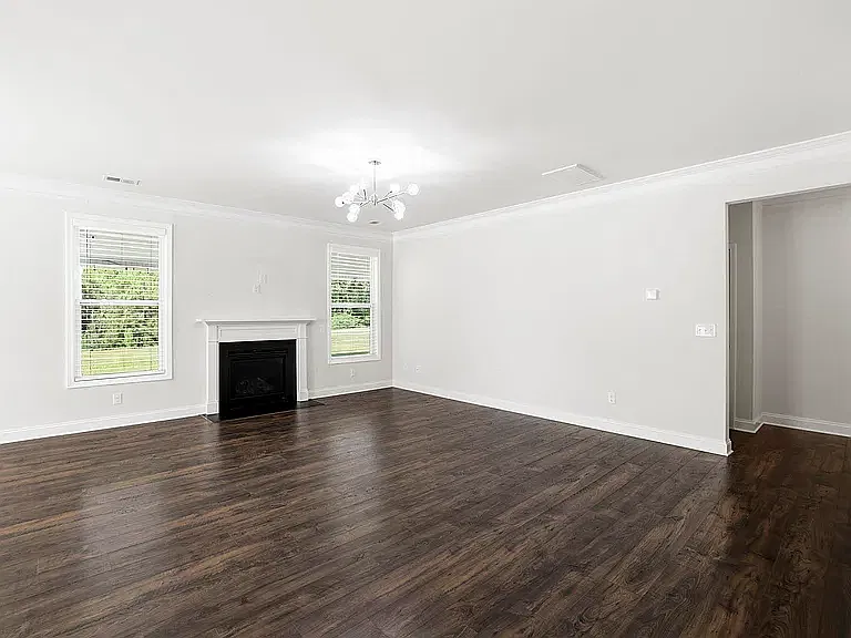 4 bed, 3330 sqft, $2,000 — Photo 2