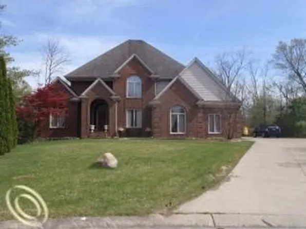 7735 Oak River Dr #9, Grosse Ile, MI 48138