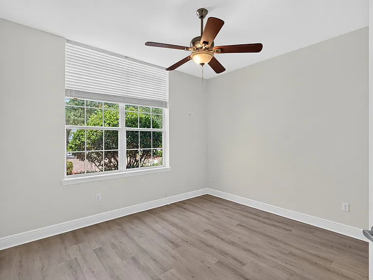 166 Sedona Cir — Photo 36