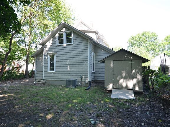 4th image of 900 Sherman St