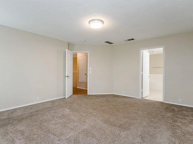 1308 Dundee Dr — Photo 5