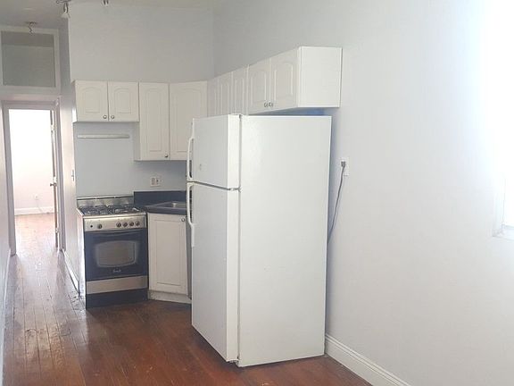 4th image of 83 Clay St APT 1