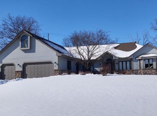 4565 S Sommerset Dr, New Berlin, WI 53151