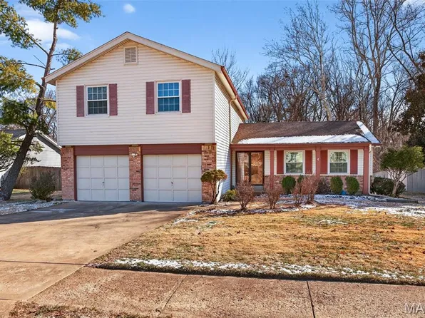 15024 Lake Clay Dr, Chesterfield, MO 63017