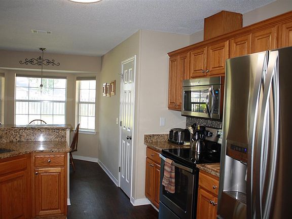 3rd image of 2745 Southern Oaks Dr